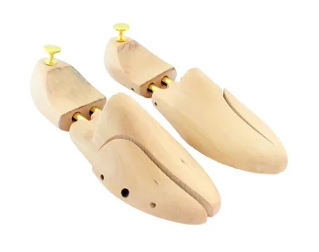Koka Pēdas Forma Apavu Kurpju Uzglabāšanai Deformācijas Novēršanai (Izmērs 43 - 44) | Wooden Feet for Shoe...