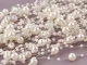 Pērļu virtene eglītei, pērlīšu virtene uz spoles 5 m, balti krellīšu rotājumi 10 mm un 4 mm