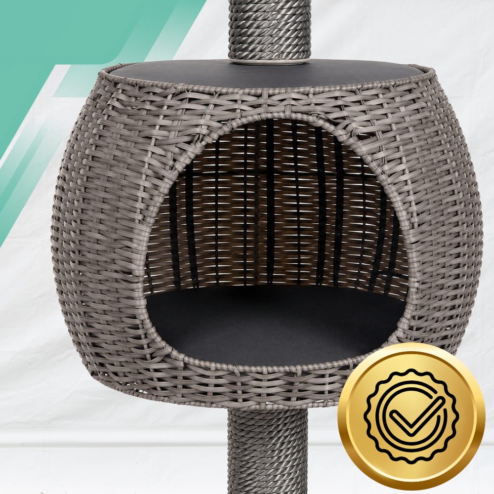 Karlie Nicky Outdoor kaķu nagu asinātājs ar mājiņu un platformu 77 x 57 x 110 cm