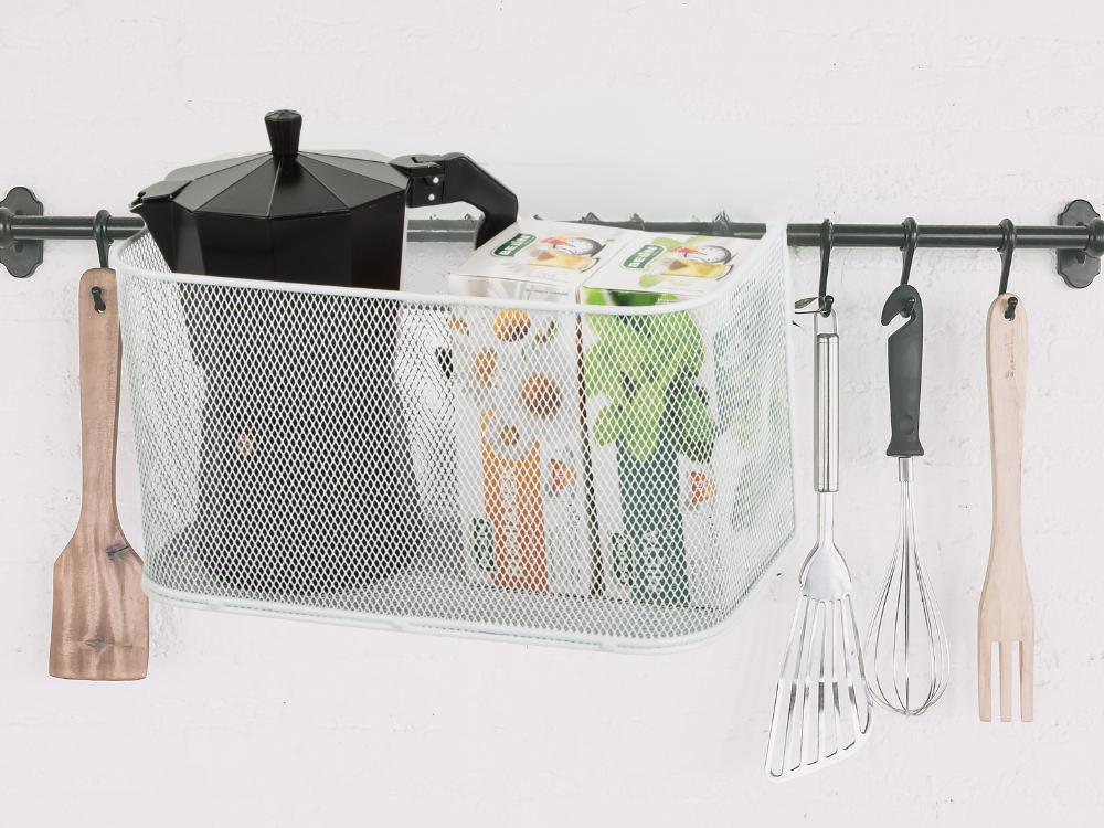 Piekārts metāla grozs organizators 28x16cm Balts