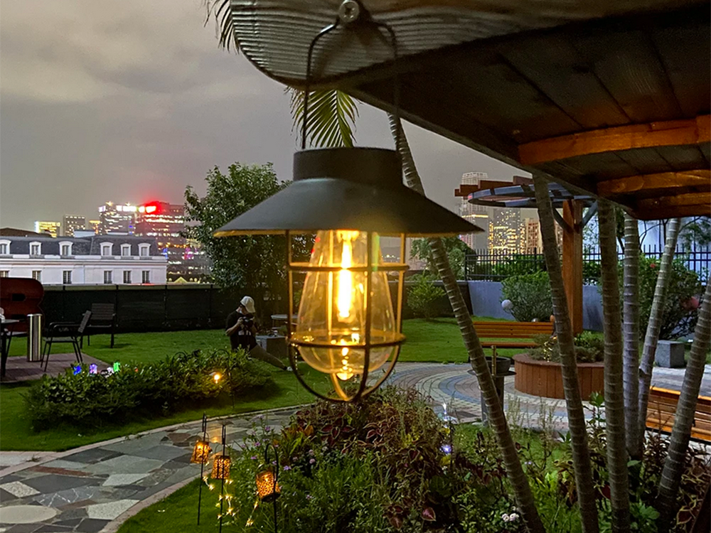Iekarināma solārā lampa ar krēslas sensoru, Vintage dizains, melna