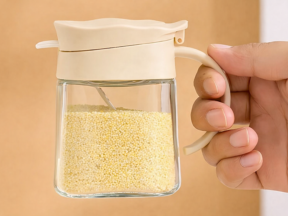 Stikla garšvielu trauks ar rokturi un karoti 300ml, balts