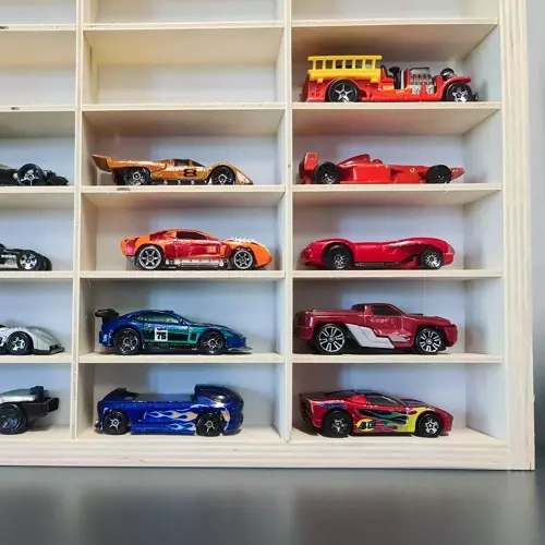 Kruzzel 20233 Koka plaukts rotaļu automašīnām, 80 nodalījumi, Priede